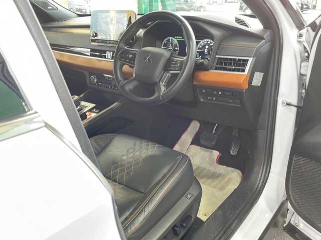 三菱 アウトランダー ＰＨＥＶ P 愛媛県 2022(令4)年 4.2万km パール 純正ナビ/BOSEサウンド/サンルーフ/全方位カメラ/バックカメラ/前後ドライブレコーダー/マイパイロット/追従型クルーズコントロール/前後コーナーセンサー/デジタルインナーミラー/D席N席パワーシート/全席シートヒーター/スペアキー/ハンドルヒーター