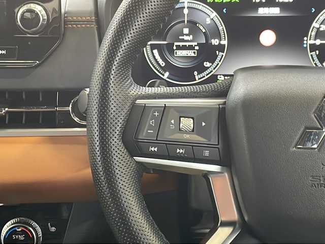 三菱 アウトランダー ＰＨＥＶ P 愛媛県 2022(令4)年 4.2万km パール 純正ナビ/BOSEサウンド/サンルーフ/全方位カメラ/バックカメラ/前後ドライブレコーダー/マイパイロット/追従型クルーズコントロール/前後コーナーセンサー/デジタルインナーミラー/D席N席パワーシート/全席シートヒーター/スペアキー/ハンドルヒーター