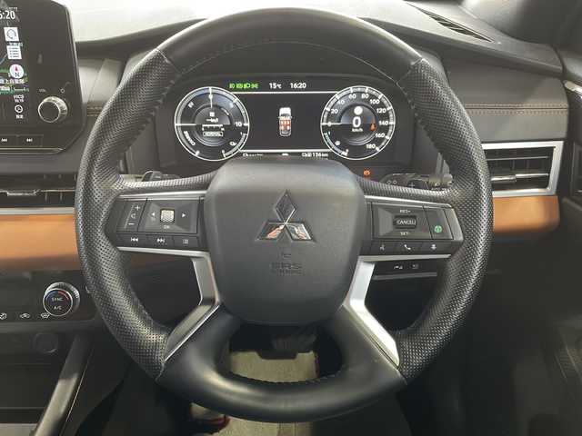 三菱 アウトランダー ＰＨＥＶ P 愛媛県 2022(令4)年 4.2万km パール 純正ナビ/BOSEサウンド/サンルーフ/全方位カメラ/バックカメラ/前後ドライブレコーダー/マイパイロット/追従型クルーズコントロール/前後コーナーセンサー/デジタルインナーミラー/D席N席パワーシート/全席シートヒーター/スペアキー/ハンドルヒーター