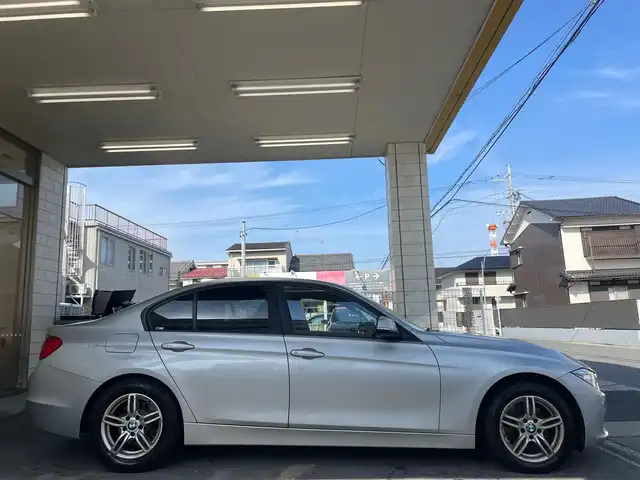 ＢＭＷ ３２０ｄ 愛知県 2014(平26)年 10.3万km シルバー /当店買取/ディーゼルターボ//右ハンドル/ディーラー車//純正ナビ/バックカメラ//Pソナー//インテリジェントS/レーンキープ//レーダークルーズコントロール//ミラー一体型ETC//TRC//ECOPRO/SPORTモード//ISOFIX//プッシュスタート/スマートキー//前席Pシート