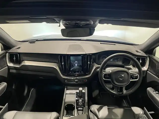 ボルボ ＸＣ６０ B6 AWD Rデザイン 愛知県 2021(令3)年 2.7万km 青Ｍ パノラミックＳ／Ｒ　/ハーマンカードンサウンド　/ＨＵＤ　/純正ナビ　/Ｂｌｕｅｔｏｏｔｈ　/３６０度カメラ　/フルセグＴＶ/ＡｐｐｌｅＣａｒＰｌａｙ　/ＡｎｄｒｏｉｄＡｕｔｏ　/ＡＣＣ　/ＬＫＡ　/ＢＳＭ　/ワイヤレスチャージ/ETC/パワーバックドア/プッシュスタート/ウィンカーミラー/アイドリングストップ