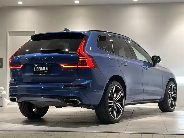 ボルボ ＸＣ６０ B6 AWD Rデザイン 愛知県 2021(令3)年 2.7万km 青Ｍ パノラミックＳ／Ｒ　/ハーマンカードンサウンド　/ＨＵＤ　/純正ナビ　/Ｂｌｕｅｔｏｏｔｈ　/３６０度カメラ　/フルセグＴＶ/ＡｐｐｌｅＣａｒＰｌａｙ　/ＡｎｄｒｏｉｄＡｕｔｏ　/ＡＣＣ　/ＬＫＡ　/ＢＳＭ　/ワイヤレスチャージ/ETC/パワーバックドア/プッシュスタート/ウィンカーミラー/アイドリングストップ
