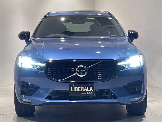 ボルボ ＸＣ６０ B6 AWD Rデザイン 愛知県 2021(令3)年 2.7万km 青Ｍ パノラミックＳ／Ｒ　/ハーマンカードンサウンド　/ＨＵＤ　/純正ナビ　/Ｂｌｕｅｔｏｏｔｈ　/３６０度カメラ　/フルセグＴＶ/ＡｐｐｌｅＣａｒＰｌａｙ　/ＡｎｄｒｏｉｄＡｕｔｏ　/ＡＣＣ　/ＬＫＡ　/ＢＳＭ　/ワイヤレスチャージ/ETC/パワーバックドア/プッシュスタート/ウィンカーミラー/アイドリングストップ