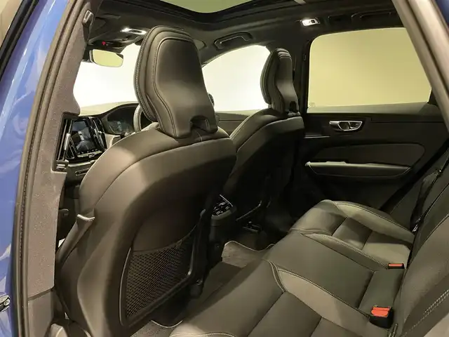 ボルボ ＸＣ６０ B6 AWD Rデザイン 愛知県 2021(令3)年 2.7万km 青Ｍ パノラミックＳ／Ｒ　/ハーマンカードンサウンド　/ＨＵＤ　/純正ナビ　/Ｂｌｕｅｔｏｏｔｈ　/３６０度カメラ　/フルセグＴＶ/ＡｐｐｌｅＣａｒＰｌａｙ　/ＡｎｄｒｏｉｄＡｕｔｏ　/ＡＣＣ　/ＬＫＡ　/ＢＳＭ　/ワイヤレスチャージ/ETC/パワーバックドア/プッシュスタート/ウィンカーミラー/アイドリングストップ