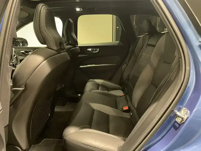 ボルボ ＸＣ６０ B6 AWD Rデザイン 愛知県 2021(令3)年 2.7万km 青Ｍ パノラミックＳ／Ｒ　/ハーマンカードンサウンド　/ＨＵＤ　/純正ナビ　/Ｂｌｕｅｔｏｏｔｈ　/３６０度カメラ　/フルセグＴＶ/ＡｐｐｌｅＣａｒＰｌａｙ　/ＡｎｄｒｏｉｄＡｕｔｏ　/ＡＣＣ　/ＬＫＡ　/ＢＳＭ　/ワイヤレスチャージ/ETC/パワーバックドア/プッシュスタート/ウィンカーミラー/アイドリングストップ
