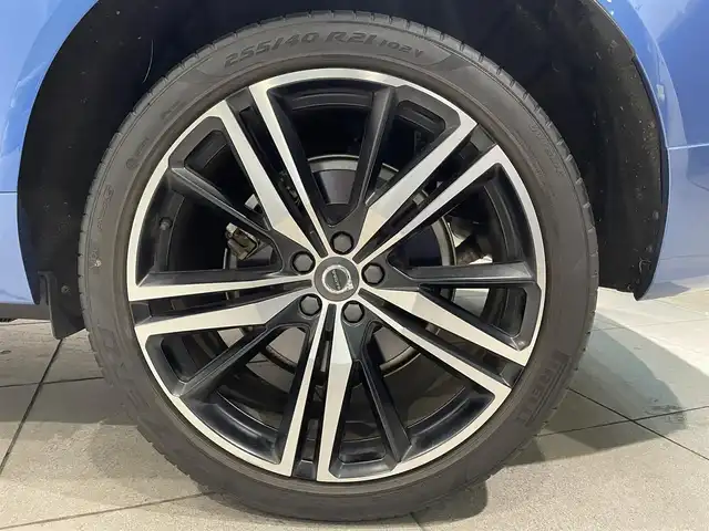 ボルボ ＸＣ６０ B6 AWD Rデザイン 愛知県 2021(令3)年 2.7万km 青Ｍ パノラミックＳ／Ｒ　/ハーマンカードンサウンド　/ＨＵＤ　/純正ナビ　/Ｂｌｕｅｔｏｏｔｈ　/３６０度カメラ　/フルセグＴＶ/ＡｐｐｌｅＣａｒＰｌａｙ　/ＡｎｄｒｏｉｄＡｕｔｏ　/ＡＣＣ　/ＬＫＡ　/ＢＳＭ　/ワイヤレスチャージ/ETC/パワーバックドア/プッシュスタート/ウィンカーミラー/アイドリングストップ