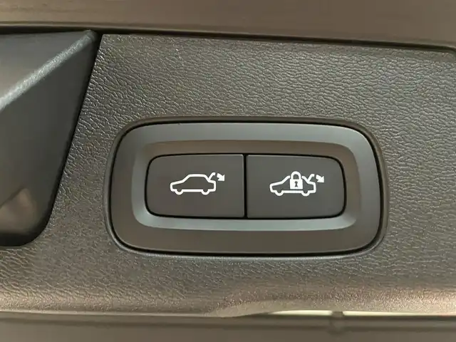 ボルボ ＸＣ６０ B6 AWD Rデザイン 愛知県 2021(令3)年 2.7万km 青Ｍ パノラミックＳ／Ｒ　/ハーマンカードンサウンド　/ＨＵＤ　/純正ナビ　/Ｂｌｕｅｔｏｏｔｈ　/３６０度カメラ　/フルセグＴＶ/ＡｐｐｌｅＣａｒＰｌａｙ　/ＡｎｄｒｏｉｄＡｕｔｏ　/ＡＣＣ　/ＬＫＡ　/ＢＳＭ　/ワイヤレスチャージ/ETC/パワーバックドア/プッシュスタート/ウィンカーミラー/アイドリングストップ