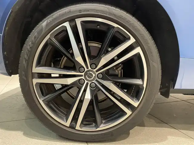 ボルボ ＸＣ６０ B6 AWD Rデザイン 愛知県 2021(令3)年 2.7万km 青Ｍ パノラミックＳ／Ｒ　/ハーマンカードンサウンド　/ＨＵＤ　/純正ナビ　/Ｂｌｕｅｔｏｏｔｈ　/３６０度カメラ　/フルセグＴＶ/ＡｐｐｌｅＣａｒＰｌａｙ　/ＡｎｄｒｏｉｄＡｕｔｏ　/ＡＣＣ　/ＬＫＡ　/ＢＳＭ　/ワイヤレスチャージ/ETC/パワーバックドア/プッシュスタート/ウィンカーミラー/アイドリングストップ