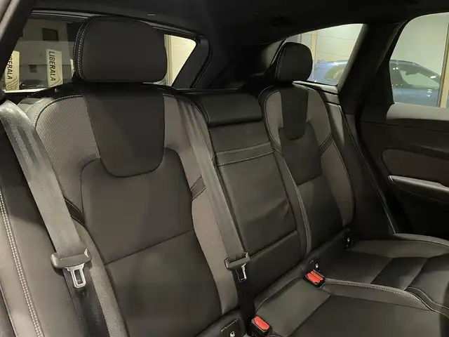 ボルボ ＸＣ６０ B6 AWD Rデザイン 愛知県 2021(令3)年 2.7万km 青Ｍ パノラミックＳ／Ｒ　/ハーマンカードンサウンド　/ＨＵＤ　/純正ナビ　/Ｂｌｕｅｔｏｏｔｈ　/３６０度カメラ　/フルセグＴＶ/ＡｐｐｌｅＣａｒＰｌａｙ　/ＡｎｄｒｏｉｄＡｕｔｏ　/ＡＣＣ　/ＬＫＡ　/ＢＳＭ　/ワイヤレスチャージ/ETC/パワーバックドア/プッシュスタート/ウィンカーミラー/アイドリングストップ