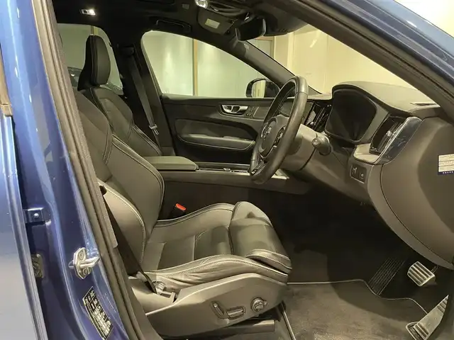 ボルボ ＸＣ６０ B6 AWD Rデザイン 愛知県 2021(令3)年 2.7万km 青Ｍ パノラミックＳ／Ｒ　/ハーマンカードンサウンド　/ＨＵＤ　/純正ナビ　/Ｂｌｕｅｔｏｏｔｈ　/３６０度カメラ　/フルセグＴＶ/ＡｐｐｌｅＣａｒＰｌａｙ　/ＡｎｄｒｏｉｄＡｕｔｏ　/ＡＣＣ　/ＬＫＡ　/ＢＳＭ　/ワイヤレスチャージ/ETC/パワーバックドア/プッシュスタート/ウィンカーミラー/アイドリングストップ