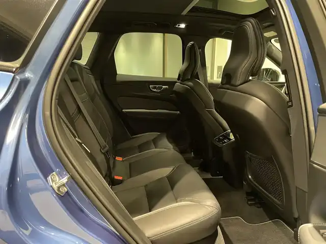 ボルボ ＸＣ６０ B6 AWD Rデザイン 愛知県 2021(令3)年 2.7万km 青Ｍ パノラミックＳ／Ｒ　/ハーマンカードンサウンド　/ＨＵＤ　/純正ナビ　/Ｂｌｕｅｔｏｏｔｈ　/３６０度カメラ　/フルセグＴＶ/ＡｐｐｌｅＣａｒＰｌａｙ　/ＡｎｄｒｏｉｄＡｕｔｏ　/ＡＣＣ　/ＬＫＡ　/ＢＳＭ　/ワイヤレスチャージ/ETC/パワーバックドア/プッシュスタート/ウィンカーミラー/アイドリングストップ