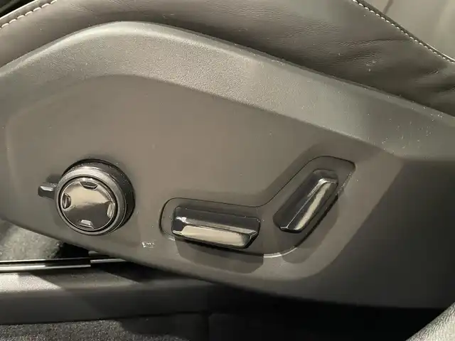 ボルボ ＸＣ６０ B6 AWD Rデザイン 愛知県 2021(令3)年 2.7万km 青Ｍ パノラミックＳ／Ｒ　/ハーマンカードンサウンド　/ＨＵＤ　/純正ナビ　/Ｂｌｕｅｔｏｏｔｈ　/３６０度カメラ　/フルセグＴＶ/ＡｐｐｌｅＣａｒＰｌａｙ　/ＡｎｄｒｏｉｄＡｕｔｏ　/ＡＣＣ　/ＬＫＡ　/ＢＳＭ　/ワイヤレスチャージ/ETC/パワーバックドア/プッシュスタート/ウィンカーミラー/アイドリングストップ