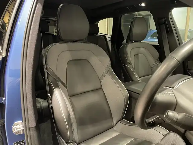 ボルボ ＸＣ６０ B6 AWD Rデザイン 愛知県 2021(令3)年 2.7万km 青Ｍ パノラミックＳ／Ｒ　/ハーマンカードンサウンド　/ＨＵＤ　/純正ナビ　/Ｂｌｕｅｔｏｏｔｈ　/３６０度カメラ　/フルセグＴＶ/ＡｐｐｌｅＣａｒＰｌａｙ　/ＡｎｄｒｏｉｄＡｕｔｏ　/ＡＣＣ　/ＬＫＡ　/ＢＳＭ　/ワイヤレスチャージ/ETC/パワーバックドア/プッシュスタート/ウィンカーミラー/アイドリングストップ