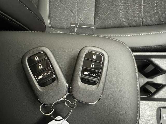 ホンダ ヴェゼル ハイブリッド e:HEV Z 兵庫県 2025(令7)年 0.1千km クリスタルブラックパール 純正メモリナビ(Bluetooth/フルセグ/USB/applecarplay/androidauto)/バックカメラ/追従型クルーズコントロール/シートヒーター(D+N席)/ステアリングヒーター/パワーバックドア/電子パーキングブレーキ/ブレーキホールド/ブラインドスポットモニター/ビルトインETC2.0/前後コーナーセンサー/置くだけ充電/純正18インチアルミホイール/オートライト/オートマチックハイビーム/LEDヘッドライト/LEDフォグライト