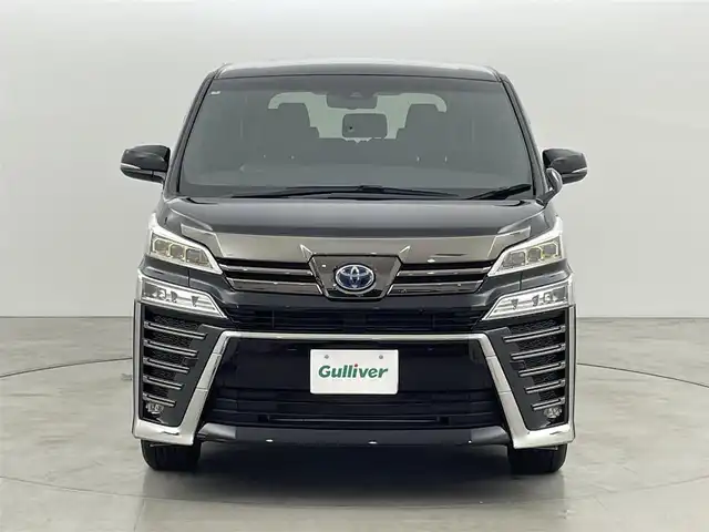 トヨタ ヴェルファイア ハイブリット ゴールデンアイズⅢ 福岡県 2022(令4)年 1.4万km ブラック 後席モニター　/純正９型ＤＡ／フルセグTV　/バックカメラ　/デジタルルームミラー　/ＥＴＣ　/トヨタセーフティセンス　/レーダークルーズコントロール　/コーナーセンサー　/衝突軽減ブレーキ　/レーンキープ　/アクセル踏み間違い防止　/ＢＳＭ　/オートマチックハイビーム　/両側電動スライドドア　/パワーバックドア　/ヒッチメンバー　/純正１７インチアルミホイール　/３眼LEDヘッドライト