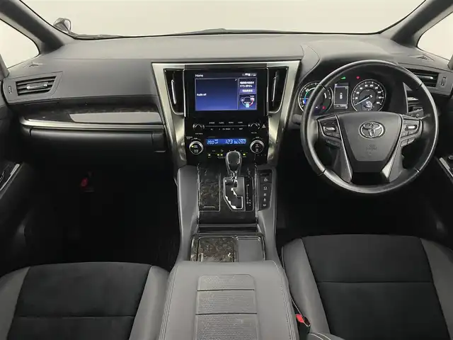 トヨタ ヴェルファイア ハイブリット ゴールデンアイズⅢ 福岡県 2022(令4)年 1.4万km ブラック 後席モニター　/純正９型ＤＡ／フルセグTV　/バックカメラ　/デジタルルームミラー　/ＥＴＣ　/トヨタセーフティセンス　/レーダークルーズコントロール　/コーナーセンサー　/衝突軽減ブレーキ　/レーンキープ　/アクセル踏み間違い防止　/ＢＳＭ　/オートマチックハイビーム　/両側電動スライドドア　/パワーバックドア　/ヒッチメンバー　/純正１７インチアルミホイール　/３眼LEDヘッドライト