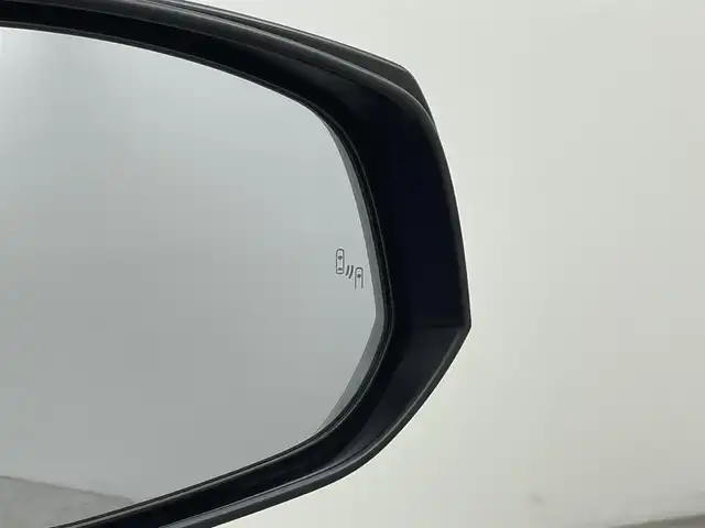 トヨタ ヴェルファイア ハイブリット ゴールデンアイズⅢ 福岡県 2022(令4)年 1.4万km ブラック 後席モニター　/純正９型ＤＡ／フルセグTV　/バックカメラ　/デジタルルームミラー　/ＥＴＣ　/トヨタセーフティセンス　/レーダークルーズコントロール　/コーナーセンサー　/衝突軽減ブレーキ　/レーンキープ　/アクセル踏み間違い防止　/ＢＳＭ　/オートマチックハイビーム　/両側電動スライドドア　/パワーバックドア　/ヒッチメンバー　/純正１７インチアルミホイール　/３眼LEDヘッドライト