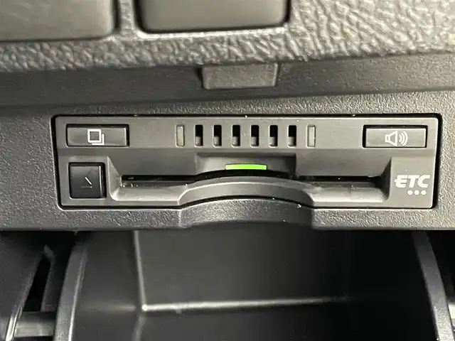 トヨタ ヴェルファイア ハイブリット ゴールデンアイズⅢ 福岡県 2022(令4)年 1.4万km ブラック 後席モニター　/純正９型ＤＡ／フルセグTV　/バックカメラ　/デジタルルームミラー　/ＥＴＣ　/トヨタセーフティセンス　/レーダークルーズコントロール　/コーナーセンサー　/衝突軽減ブレーキ　/レーンキープ　/アクセル踏み間違い防止　/ＢＳＭ　/オートマチックハイビーム　/両側電動スライドドア　/パワーバックドア　/ヒッチメンバー　/純正１７インチアルミホイール　/３眼LEDヘッドライト