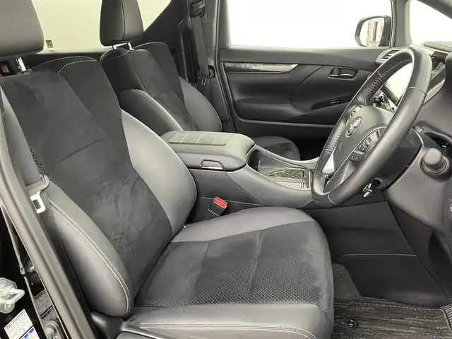 トヨタ ヴェルファイア ハイブリット ゴールデンアイズⅢ 福岡県 2022(令4)年 1.4万km ブラック 後席モニター　/純正９型ＤＡ／フルセグTV　/バックカメラ　/デジタルルームミラー　/ＥＴＣ　/トヨタセーフティセンス　/レーダークルーズコントロール　/コーナーセンサー　/衝突軽減ブレーキ　/レーンキープ　/アクセル踏み間違い防止　/ＢＳＭ　/オートマチックハイビーム　/両側電動スライドドア　/パワーバックドア　/ヒッチメンバー　/純正１７インチアルミホイール　/３眼LEDヘッドライト