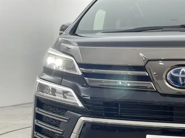 トヨタ ヴェルファイア ハイブリット ゴールデンアイズⅢ 福岡県 2022(令4)年 1.4万km ブラック 後席モニター　/純正９型ＤＡ／フルセグTV　/バックカメラ　/デジタルルームミラー　/ＥＴＣ　/トヨタセーフティセンス　/レーダークルーズコントロール　/コーナーセンサー　/衝突軽減ブレーキ　/レーンキープ　/アクセル踏み間違い防止　/ＢＳＭ　/オートマチックハイビーム　/両側電動スライドドア　/パワーバックドア　/ヒッチメンバー　/純正１７インチアルミホイール　/３眼LEDヘッドライト