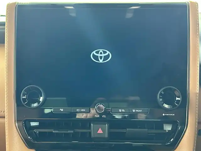 トヨタ ヴェルファイア ハイブリット Z プレミア 佐賀県 2024(令6)年 0.8万km プラチナホワイトパールマイカ 純正14インチディスプレイオーディオ/（コネクティドナビ対応）/フルセグTV/Bluetooth/MiraCast/後席13.2インチフリップダウンモニター/パノラマミックビューモニター/左右独立ムーンルーフ/両側パワースライドドア/社外デジタルインナーミラー/ETC2.0/前後ドライブレコーダー/トヨタセーフティーセンス/プリクラッシュセーフティー/アダクティブクルーズコントロール/レーントレーシングアラート/ロードサインアシスト/パーキングサポートブレーキ/トヨタチームメイト/アドバンストパーク/アドバンストドライブ/運転席・助手席パワーシート/運転席・助手席シートヒーター/運転席・助手席シートベンチレーション/運転席シートメモリ/ステアリングヒーター/三眼LEDヘッドライト/オートライト/オートハイビーム/フォグランプ/ヘッドアップディスプレイ/置くだけ充電/純正フロアマット/純正19インチアルミホイール