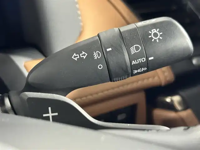 トヨタ ヴェルファイア ハイブリット Z プレミア 佐賀県 2024(令6)年 0.8万km プラチナホワイトパールマイカ 純正14インチディスプレイオーディオ/（コネクティドナビ対応）/フルセグTV/Bluetooth/MiraCast/後席13.2インチフリップダウンモニター/パノラマミックビューモニター/左右独立ムーンルーフ/両側パワースライドドア/社外デジタルインナーミラー/ETC2.0/前後ドライブレコーダー/トヨタセーフティーセンス/プリクラッシュセーフティー/アダクティブクルーズコントロール/レーントレーシングアラート/ロードサインアシスト/パーキングサポートブレーキ/トヨタチームメイト/アドバンストパーク/アドバンストドライブ/運転席・助手席パワーシート/運転席・助手席シートヒーター/運転席・助手席シートベンチレーション/運転席シートメモリ/ステアリングヒーター/三眼LEDヘッドライト/オートライト/オートハイビーム/フォグランプ/ヘッドアップディスプレイ/置くだけ充電/純正フロアマット/純正19インチアルミホイール