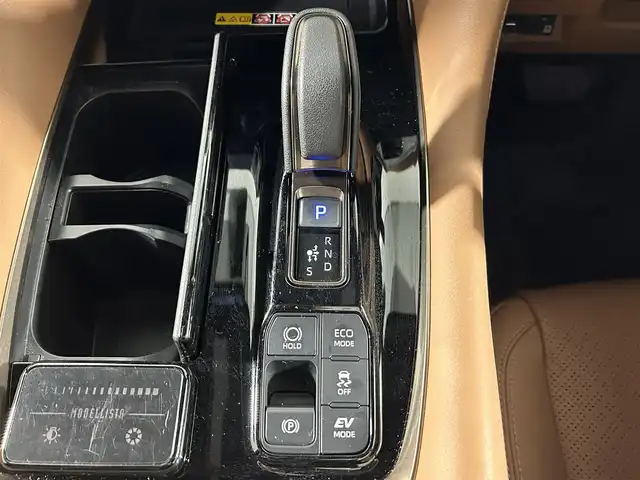 トヨタ ヴェルファイア ハイブリット Z プレミア 佐賀県 2024(令6)年 0.8万km プラチナホワイトパールマイカ 純正14インチディスプレイオーディオ/（コネクティドナビ対応）/フルセグTV/Bluetooth/MiraCast/後席13.2インチフリップダウンモニター/パノラマミックビューモニター/左右独立ムーンルーフ/両側パワースライドドア/社外デジタルインナーミラー/ETC2.0/前後ドライブレコーダー/トヨタセーフティーセンス/プリクラッシュセーフティー/アダクティブクルーズコントロール/レーントレーシングアラート/ロードサインアシスト/パーキングサポートブレーキ/トヨタチームメイト/アドバンストパーク/アドバンストドライブ/運転席・助手席パワーシート/運転席・助手席シートヒーター/運転席・助手席シートベンチレーション/運転席シートメモリ/ステアリングヒーター/三眼LEDヘッドライト/オートライト/オートハイビーム/フォグランプ/ヘッドアップディスプレイ/置くだけ充電/純正フロアマット/純正19インチアルミホイール