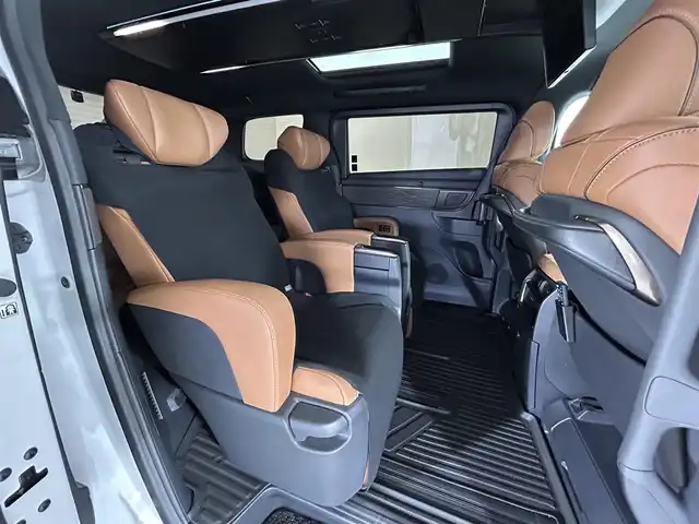 トヨタ ヴェルファイア ハイブリット Z プレミア 佐賀県 2024(令6)年 0.8万km プラチナホワイトパールマイカ 純正14インチディスプレイオーディオ/（コネクティドナビ対応）/フルセグTV/Bluetooth/MiraCast/後席13.2インチフリップダウンモニター/パノラマミックビューモニター/左右独立ムーンルーフ/両側パワースライドドア/社外デジタルインナーミラー/ETC2.0/前後ドライブレコーダー/トヨタセーフティーセンス/プリクラッシュセーフティー/アダクティブクルーズコントロール/レーントレーシングアラート/ロードサインアシスト/パーキングサポートブレーキ/トヨタチームメイト/アドバンストパーク/アドバンストドライブ/運転席・助手席パワーシート/運転席・助手席シートヒーター/運転席・助手席シートベンチレーション/運転席シートメモリ/ステアリングヒーター/三眼LEDヘッドライト/オートライト/オートハイビーム/フォグランプ/ヘッドアップディスプレイ/置くだけ充電/純正フロアマット/純正19インチアルミホイール