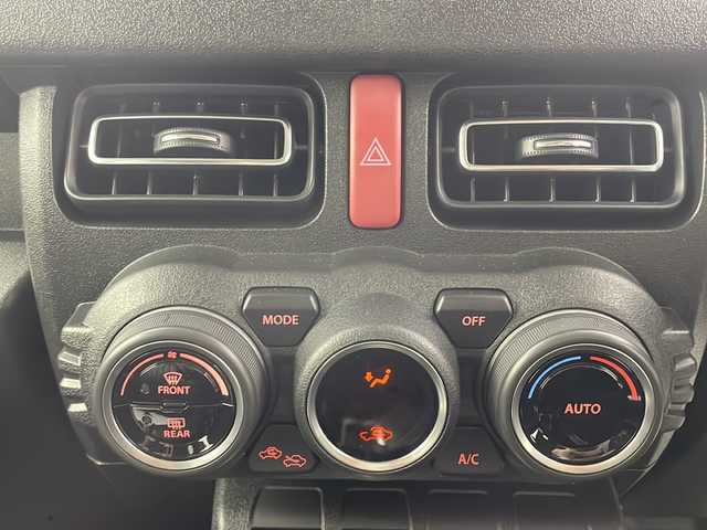 スズキ ジムニー シエラ JC 熊本県 2024(令6)年 0.6万km ブルーイッシュブラックパール3 禁煙車/衝突被害軽減ブレーキ/車線逸脱警報/純正ディスプレイオーディオ（PVH-9300DVSZS）/AM/FM/USB/Bluetooth/バックカメラ/クルーズコントロール/シートヒーター/コーナーセンサー後方/レザー調シートカバー/ダウンヒルアシスト/LEDヘッドライト/ヘッドライトウォッシャー/ドアバイザー/スマートキー/プッシュスタート/ABS/横滑り防止装置