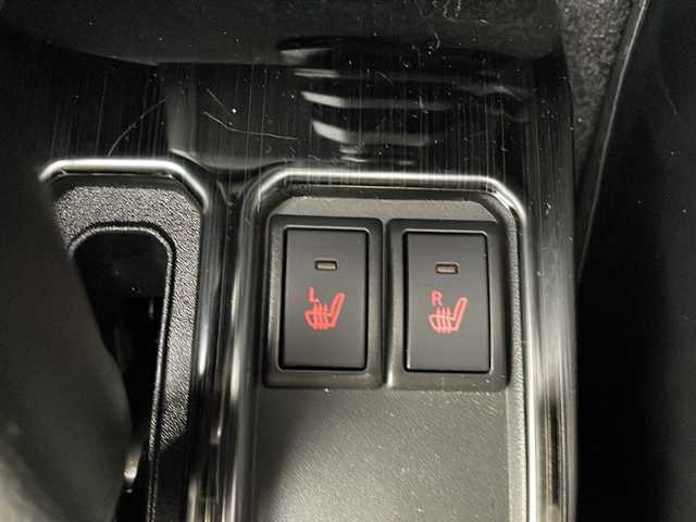 スズキ ジムニー シエラ JC 熊本県 2024(令6)年 0.6万km ブルーイッシュブラックパール3 禁煙車/衝突被害軽減ブレーキ/車線逸脱警報/純正ディスプレイオーディオ（PVH-9300DVSZS）/AM/FM/USB/Bluetooth/バックカメラ/クルーズコントロール/シートヒーター/コーナーセンサー後方/レザー調シートカバー/ダウンヒルアシスト/LEDヘッドライト/ヘッドライトウォッシャー/ドアバイザー/スマートキー/プッシュスタート/ABS/横滑り防止装置