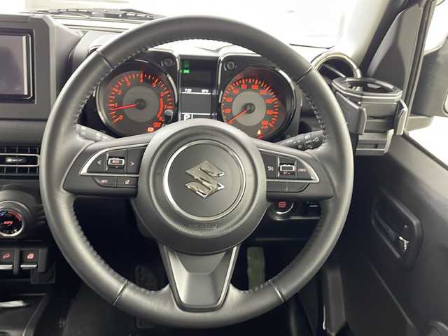 スズキ ジムニー シエラ JC 熊本県 2024(令6)年 0.6万km ブルーイッシュブラックパール3 禁煙車/衝突被害軽減ブレーキ/車線逸脱警報/純正ディスプレイオーディオ（PVH-9300DVSZS）/AM/FM/USB/Bluetooth/バックカメラ/クルーズコントロール/シートヒーター/コーナーセンサー後方/レザー調シートカバー/ダウンヒルアシスト/LEDヘッドライト/ヘッドライトウォッシャー/ドアバイザー/スマートキー/プッシュスタート/ABS/横滑り防止装置