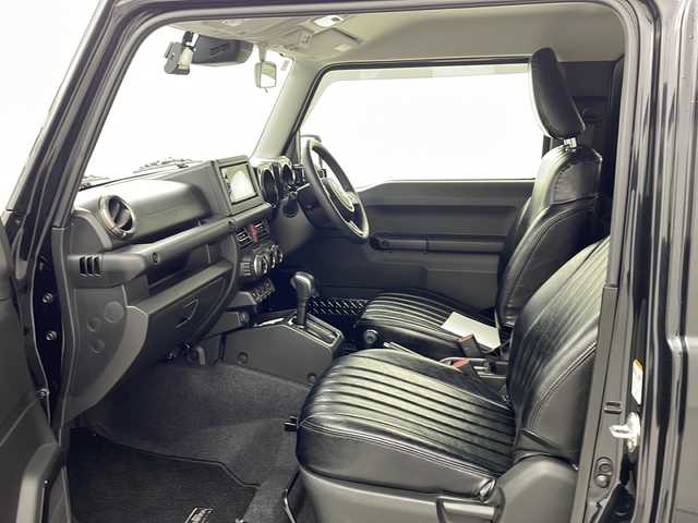 スズキ ジムニー シエラ JC 熊本県 2024(令6)年 0.6万km ブルーイッシュブラックパール3 禁煙車/衝突被害軽減ブレーキ/車線逸脱警報/純正ディスプレイオーディオ（PVH-9300DVSZS）/AM/FM/USB/Bluetooth/バックカメラ/クルーズコントロール/シートヒーター/コーナーセンサー後方/レザー調シートカバー/ダウンヒルアシスト/LEDヘッドライト/ヘッドライトウォッシャー/ドアバイザー/スマートキー/プッシュスタート/ABS/横滑り防止装置