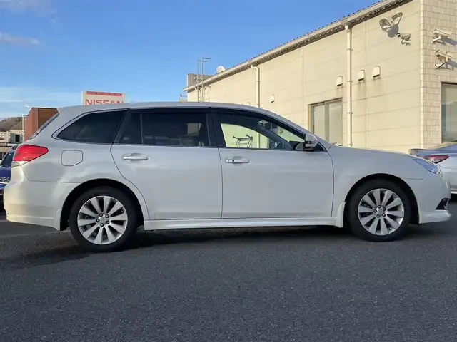 スバル レガシィ ツーリングワゴン 2．5i Lパッケージ 広島県 2011(平23)年 9.3万km サテンホワイトパール ４WD/メモリナビ/（フルセグTV/Bluetooth/SD/CD/DVD/USB）/クルーズコントロール（追従無し）/ドライブレコーダー（前方のみ）/HIDヘッドライト/フォグランプ/オートライト/純正17インチアルミホイール/本革巻きステアリング