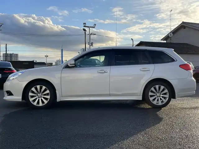 スバル レガシィ ツーリングワゴン 2．5i Lパッケージ 広島県 2011(平23)年 9.3万km サテンホワイトパール ４WD/メモリナビ/（フルセグTV/Bluetooth/SD/CD/DVD/USB）/クルーズコントロール（追従無し）/ドライブレコーダー（前方のみ）/HIDヘッドライト/フォグランプ/オートライト/純正17インチアルミホイール/本革巻きステアリング