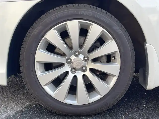 スバル レガシィ ツーリングワゴン 2．5i Lパッケージ 広島県 2011(平23)年 9.3万km サテンホワイトパール ４WD/メモリナビ/（フルセグTV/Bluetooth/SD/CD/DVD/USB）/クルーズコントロール（追従無し）/ドライブレコーダー（前方のみ）/HIDヘッドライト/フォグランプ/オートライト/純正17インチアルミホイール/本革巻きステアリング