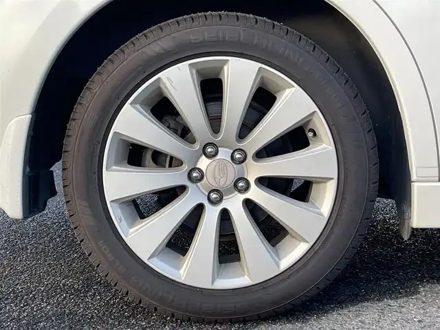 スバル レガシィ ツーリングワゴン 2．5i Lパッケージ 広島県 2011(平23)年 9.3万km サテンホワイトパール ４WD/メモリナビ/（フルセグTV/Bluetooth/SD/CD/DVD/USB）/クルーズコントロール（追従無し）/ドライブレコーダー（前方のみ）/HIDヘッドライト/フォグランプ/オートライト/純正17インチアルミホイール/本革巻きステアリング