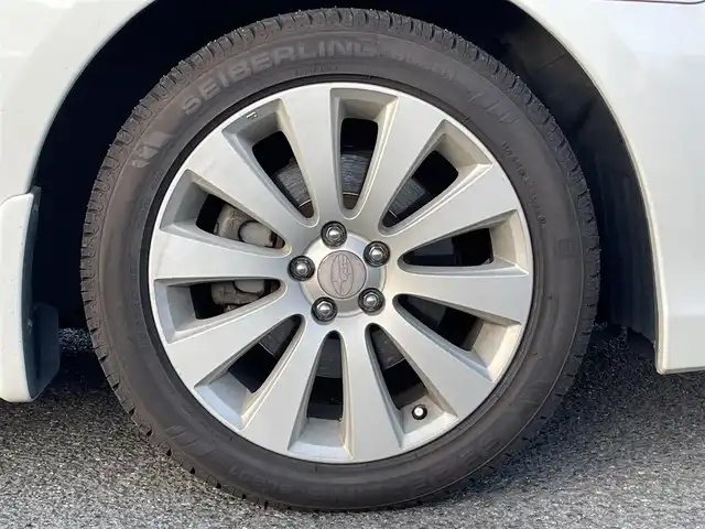 スバル レガシィ ツーリングワゴン 2．5i Lパッケージ 広島県 2011(平23)年 9.3万km サテンホワイトパール ４WD/メモリナビ/（フルセグTV/Bluetooth/SD/CD/DVD/USB）/クルーズコントロール（追従無し）/ドライブレコーダー（前方のみ）/HIDヘッドライト/フォグランプ/オートライト/純正17インチアルミホイール/本革巻きステアリング