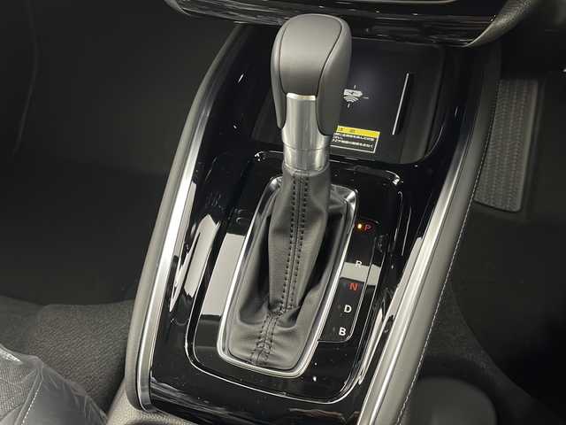 ホンダ ヴェゼル ハイブリッド e:HEV Z 栃木県 2024(令6)年 0.1万km未満 クリスタルブラックパール Honda CONNECTディスプレーナビ/【フルセグTV/Bluetooth/FM/USB】/バックカメラ/Honda SENSING/・衝突軽減ブレーキ/・先行車発進お知らせ機能/・路外逸脱抑制機能/・標識認識機能/・渋滞追従機能付アダプティブクルーズコントロール/・車線維持支援システム/・誤発進抑制機能/・後方誤発進抑制機能/・近距離衝突軽減ブレーキ/・急アクセル抑制機能/・パーキングセンサーシステム/ブラインドスポットインフォメーション/アダプティブドライビングビーム/後退出庫サポート/コーナーセンサー/ワイヤレス充電器/ETC2.0/運転席・助手席シートヒーター/ステアリングヒーター/ハンズフリーアクセスパワーテールゲート/LEDシーケンシャルターンシグナルランプ/ダウンヒルアシストコントロール/電動パーキングブレーキ/ブレーキホールド/横滑り防止装置/スペアキー×1