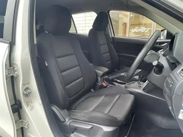 マツダ ＣＸ－５ 20S 愛知県 2012(平24)年 7.6万km クリスタルホワイトパールマイカ (株)IDOMが運営する【じしゃロン豊川店】の自社ローン専用車両になります。こちらは現金またはオートローンご利用時の価格です。自社ローンご希望の方は別途その旨お申付け下さい/ 社外オーディオ/ バックカメラ/ ETC/ 革巻ステアリング/ ドアバイザー