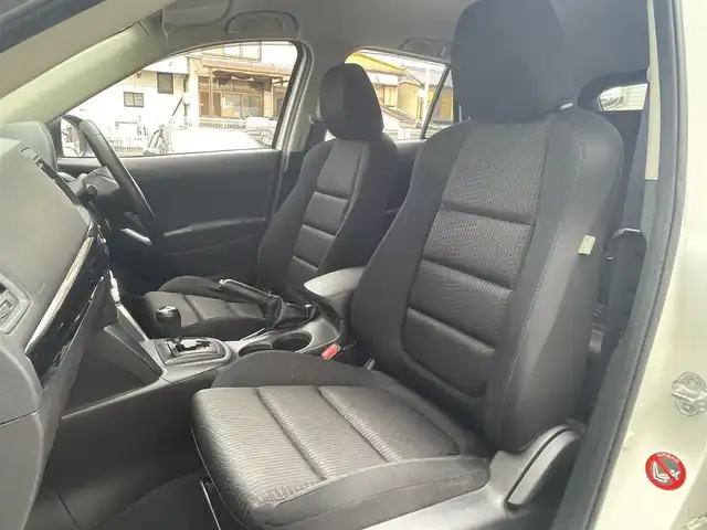 マツダ ＣＸ－５ 20S 愛知県 2012(平24)年 7.6万km クリスタルホワイトパールマイカ (株)IDOMが運営する【じしゃロン豊川店】の自社ローン専用車両になります。こちらは現金またはオートローンご利用時の価格です。自社ローンご希望の方は別途その旨お申付け下さい/ 社外オーディオ/ バックカメラ/ ETC/ 革巻ステアリング/ ドアバイザー