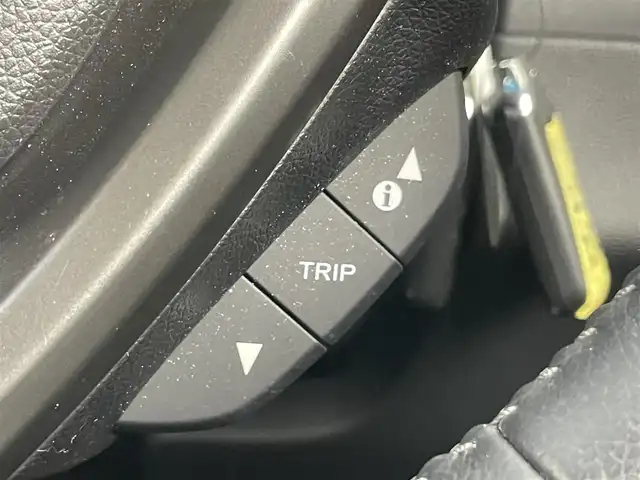 ホンダ フリード G ホンダセンシング 埼玉県 2020(令2)年 1.3万km プラチナホワイトパール 【安全装備】/ホンダセンシング/アダプティブ・クルーズ・コントロール（ACC）/・作動車速域：約30km/hから100km/h間/車線維持支援システム（LKAS）/・作動車速：約65km/hから100km/h間/・ステアリング制御/衝突軽減ブレーキ（CMBS）/・歩行者検知機能/・作動車速：約80km/h未満時/・対向車車速：約30km/hから80km/h時/誤発進抑制機能（前進）/・ミリ波レーダー検知：作動車速10km/h未満/歩行者事故低減ステアリング/・作動車速10km/hから40km/h間/路外逸脱抑制機能/・作動車速：約60km/hから100km/h間/先行車発進お知らせ機能/標識認識機能/【主要装備】/純正ナビ　/バックカメラ　/ドライブレコーダー　　/ハーフレザーシート　/純正１５インチアルミホイール　/スペアキー有り　/両側パワースライドドア　/プッシュスタート　/スマートキー