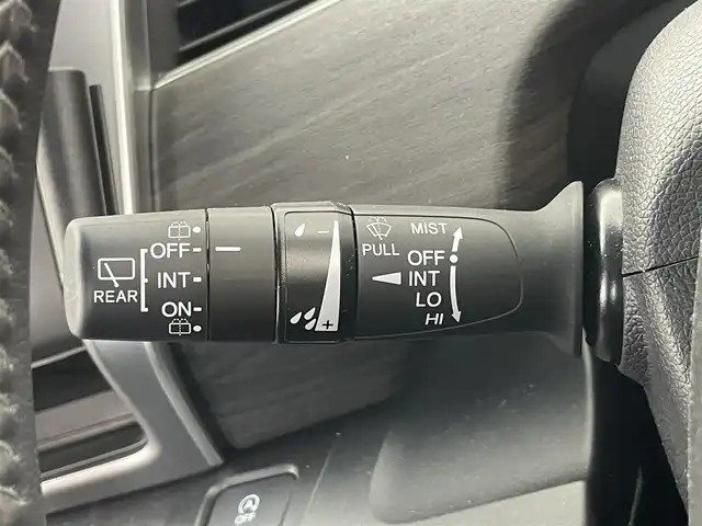 ホンダ フリード G ホンダセンシング 埼玉県 2020(令2)年 1.3万km プラチナホワイトパール 【安全装備】/ホンダセンシング/アダプティブ・クルーズ・コントロール（ACC）/・作動車速域：約30km/hから100km/h間/車線維持支援システム（LKAS）/・作動車速：約65km/hから100km/h間/・ステアリング制御/衝突軽減ブレーキ（CMBS）/・歩行者検知機能/・作動車速：約80km/h未満時/・対向車車速：約30km/hから80km/h時/誤発進抑制機能（前進）/・ミリ波レーダー検知：作動車速10km/h未満/歩行者事故低減ステアリング/・作動車速10km/hから40km/h間/路外逸脱抑制機能/・作動車速：約60km/hから100km/h間/先行車発進お知らせ機能/標識認識機能/【主要装備】/純正ナビ　/バックカメラ　/ドライブレコーダー　　/ハーフレザーシート　/純正１５インチアルミホイール　/スペアキー有り　/両側パワースライドドア　/プッシュスタート　/スマートキー