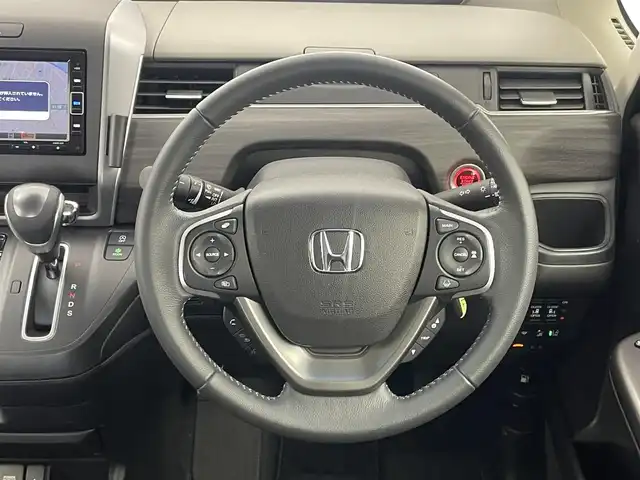 ホンダ フリード G ホンダセンシング 埼玉県 2020(令2)年 1.3万km プラチナホワイトパール 【安全装備】/ホンダセンシング/アダプティブ・クルーズ・コントロール（ACC）/・作動車速域：約30km/hから100km/h間/車線維持支援システム（LKAS）/・作動車速：約65km/hから100km/h間/・ステアリング制御/衝突軽減ブレーキ（CMBS）/・歩行者検知機能/・作動車速：約80km/h未満時/・対向車車速：約30km/hから80km/h時/誤発進抑制機能（前進）/・ミリ波レーダー検知：作動車速10km/h未満/歩行者事故低減ステアリング/・作動車速10km/hから40km/h間/路外逸脱抑制機能/・作動車速：約60km/hから100km/h間/先行車発進お知らせ機能/標識認識機能/【主要装備】/純正ナビ　/バックカメラ　/ドライブレコーダー　　/ハーフレザーシート　/純正１５インチアルミホイール　/スペアキー有り　/両側パワースライドドア　/プッシュスタート　/スマートキー