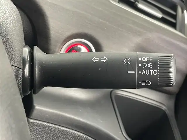 ホンダ フリード G ホンダセンシング 埼玉県 2020(令2)年 1.3万km プラチナホワイトパール 【安全装備】/ホンダセンシング/アダプティブ・クルーズ・コントロール（ACC）/・作動車速域：約30km/hから100km/h間/車線維持支援システム（LKAS）/・作動車速：約65km/hから100km/h間/・ステアリング制御/衝突軽減ブレーキ（CMBS）/・歩行者検知機能/・作動車速：約80km/h未満時/・対向車車速：約30km/hから80km/h時/誤発進抑制機能（前進）/・ミリ波レーダー検知：作動車速10km/h未満/歩行者事故低減ステアリング/・作動車速10km/hから40km/h間/路外逸脱抑制機能/・作動車速：約60km/hから100km/h間/先行車発進お知らせ機能/標識認識機能/【主要装備】/純正ナビ　/バックカメラ　/ドライブレコーダー　　/ハーフレザーシート　/純正１５インチアルミホイール　/スペアキー有り　/両側パワースライドドア　/プッシュスタート　/スマートキー
