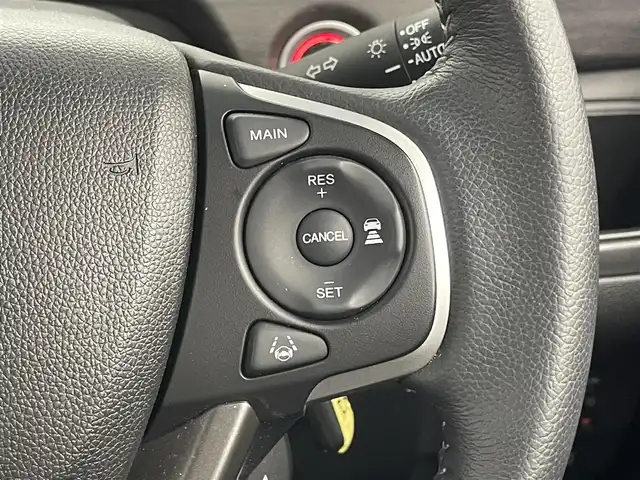 ホンダ フリード G ホンダセンシング 埼玉県 2020(令2)年 1.3万km プラチナホワイトパール 【安全装備】/ホンダセンシング/アダプティブ・クルーズ・コントロール（ACC）/・作動車速域：約30km/hから100km/h間/車線維持支援システム（LKAS）/・作動車速：約65km/hから100km/h間/・ステアリング制御/衝突軽減ブレーキ（CMBS）/・歩行者検知機能/・作動車速：約80km/h未満時/・対向車車速：約30km/hから80km/h時/誤発進抑制機能（前進）/・ミリ波レーダー検知：作動車速10km/h未満/歩行者事故低減ステアリング/・作動車速10km/hから40km/h間/路外逸脱抑制機能/・作動車速：約60km/hから100km/h間/先行車発進お知らせ機能/標識認識機能/【主要装備】/純正ナビ　/バックカメラ　/ドライブレコーダー　　/ハーフレザーシート　/純正１５インチアルミホイール　/スペアキー有り　/両側パワースライドドア　/プッシュスタート　/スマートキー
