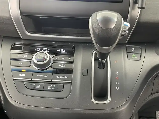 ホンダ フリード G ホンダセンシング 埼玉県 2020(令2)年 1.3万km プラチナホワイトパール 【安全装備】/ホンダセンシング/アダプティブ・クルーズ・コントロール（ACC）/・作動車速域：約30km/hから100km/h間/車線維持支援システム（LKAS）/・作動車速：約65km/hから100km/h間/・ステアリング制御/衝突軽減ブレーキ（CMBS）/・歩行者検知機能/・作動車速：約80km/h未満時/・対向車車速：約30km/hから80km/h時/誤発進抑制機能（前進）/・ミリ波レーダー検知：作動車速10km/h未満/歩行者事故低減ステアリング/・作動車速10km/hから40km/h間/路外逸脱抑制機能/・作動車速：約60km/hから100km/h間/先行車発進お知らせ機能/標識認識機能/【主要装備】/純正ナビ　/バックカメラ　/ドライブレコーダー　　/ハーフレザーシート　/純正１５インチアルミホイール　/スペアキー有り　/両側パワースライドドア　/プッシュスタート　/スマートキー