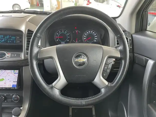 シボレー キャプティバ 宮城県 2014(平26)年 8.6万km 白 4WD/ルーフレーン/SDナビ/フルセグTV/ハーフレザー/冬タイヤ純正アルミ17インチ/純正フロアマット/パワーシート/3列シート/クルーズコントロール/コーナーセンサー