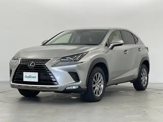 レクサス ＮＸ 300h Iパッケージ 群馬県 2020(令2)年 2.2万km ソニックチタニウム 純正10.3インチナビ/・AM/FM/CD/DVD/SD/Blu-ray/フルセグTV/・AppleCarPlay/AndroidAuto/Miracast/バックカメラ/左サイドカメラ/パワーバックドア/前席パワーシート/シートヒーター/運転席メモリー機能/ステアリングヒーター/Lexus Safety System ＋/・プリクラッシュセーフティ/・レーントレーシングアシスト/・オートマチックハイビーム/・レーダークルーズコントロール(全車速追従機能付)/・ロードサインアシスト/・先行車発進告知機能/三眼LEDヘッドランプ