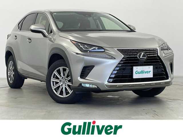 レクサス ＮＸ 300h Iパッケージ 群馬県 2020(令2)年 2.2万km ソニックチタニウム 純正10.3インチナビ/・AM/FM/CD/DVD/SD/Blu-ray/フルセグTV/・AppleCarPlay/AndroidAuto/Miracast/バックカメラ/左サイドカメラ/パワーバックドア/前席パワーシート/シートヒーター/運転席メモリー機能/ステアリングヒーター/Lexus Safety System ＋/・プリクラッシュセーフティ/・レーントレーシングアシスト/・オートマチックハイビーム/・レーダークルーズコントロール(全車速追従機能付)/・ロードサインアシスト/・先行車発進告知機能/三眼LEDヘッドランプ