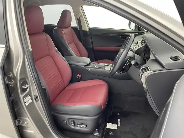 レクサス ＮＸ 300h Iパッケージ 群馬県 2020(令2)年 2.2万km ソニックチタニウム 純正10.3インチナビ/・AM/FM/CD/DVD/SD/Blu-ray/フルセグTV/・AppleCarPlay/AndroidAuto/Miracast/バックカメラ/左サイドカメラ/パワーバックドア/前席パワーシート/シートヒーター/運転席メモリー機能/ステアリングヒーター/Lexus Safety System ＋/・プリクラッシュセーフティ/・レーントレーシングアシスト/・オートマチックハイビーム/・レーダークルーズコントロール(全車速追従機能付)/・ロードサインアシスト/・先行車発進告知機能/三眼LEDヘッドランプ